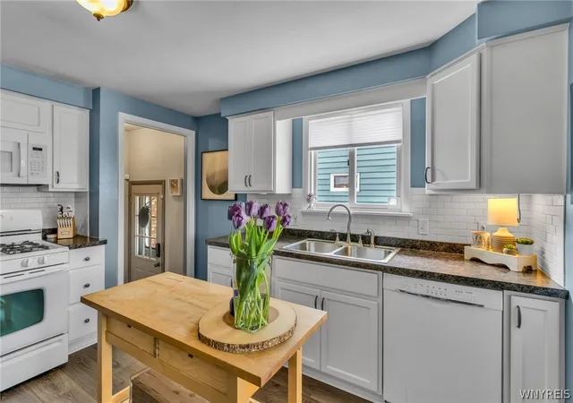 Photo 3 of Sale Pending at 19 Algiers Ln, Buffalo, NY 14225 | MLS# B1692821 | Listing updated on 2026-08-25