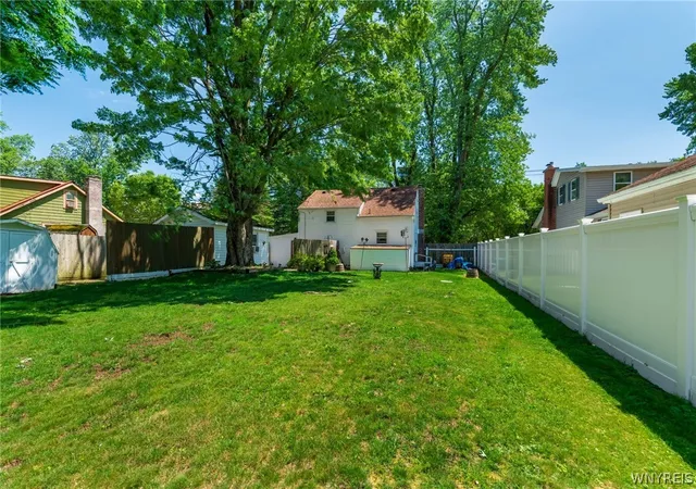 Photo 4 of Sale Pending at 4430 Harris Hl Rd, Buffalo, NY 14221 | MLS# B1692868 | Listing updated on 2026-09-10
