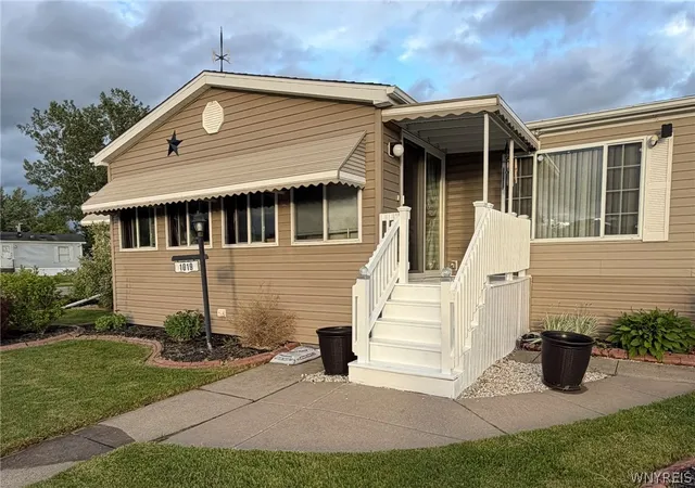 Photo 2 of Sale Pending at 1019 Ridgewood Dr, Lockport, NY 14094 | MLS# B1692568 | Listing updated on 2026-09-09