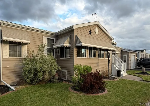 Photo 3 of Sale Pending at 1019 Ridgewood Dr, Lockport, NY 14094 | MLS# B1692568 | Listing updated on 2026-09-09