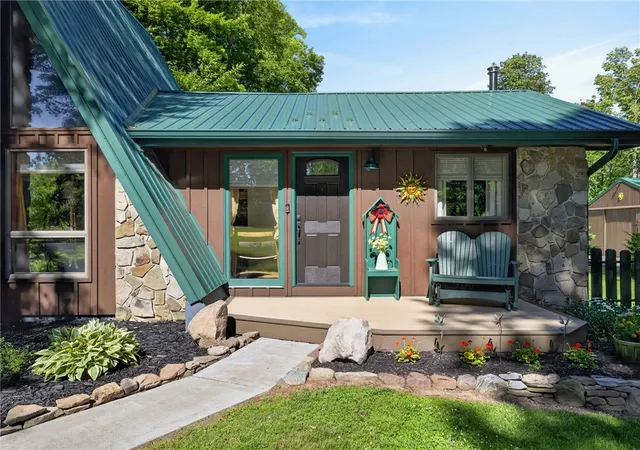 Photo 3 of Sale Pending at 2552 Roosevelt Hwy, Hamlin, NY 14464 | MLS# R1692983 | Listing updated on 2026-09-05