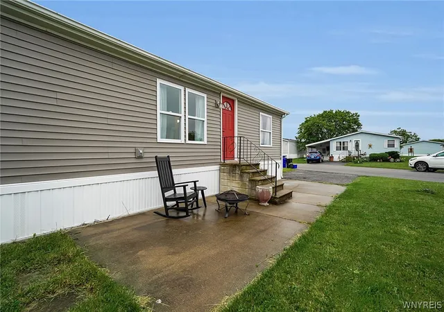 Photo 3 of Sale Pending at 1139 Lockwood Dr, Lockport, NY 14094 | MLS# B1693024 | Listing updated on 2026-09-03