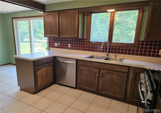 Photo 3 of Sale Pending at 120 Autumnvale, Lockport, NY 14094 | MLS# B1692835 | Listing updated on 2026-08-31