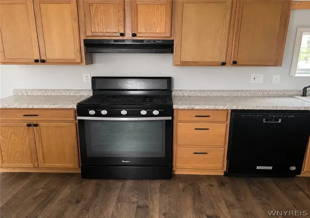 Photo 4 of Sale Pending at 143 Del Ct E, Lockport, NY 14094 | MLS# B1693131 | Listing updated on 2026-09-11