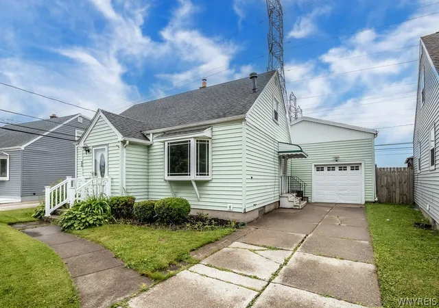 Photo 2 of Single family home for sale at 20 Nicholas Dr S, Tonawanda, NY 14150 | MLS# B1692783 | Listing updated on 2026-08-30