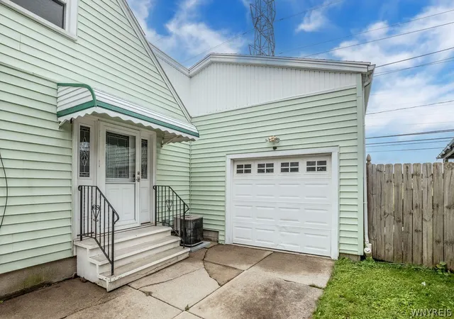 Photo 3 of Single family home for sale at 20 Nicholas Dr S, Tonawanda, NY 14150 | MLS# B1692783 | Listing updated on 2026-08-30