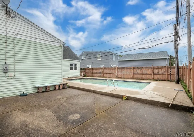 Photo 3 of Single family home for sale at 20 Nicholas Dr S, Tonawanda, NY 14150 | MLS# B1692783 | Listing updated on 2026-08-30