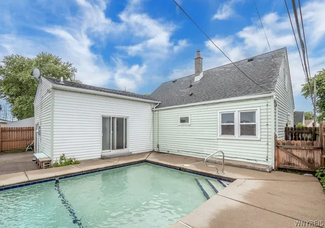 Photo 4 of Single family home for sale at 20 Nicholas Dr S, Tonawanda, NY 14150 | MLS# B1692783 | Listing updated on 2026-08-30