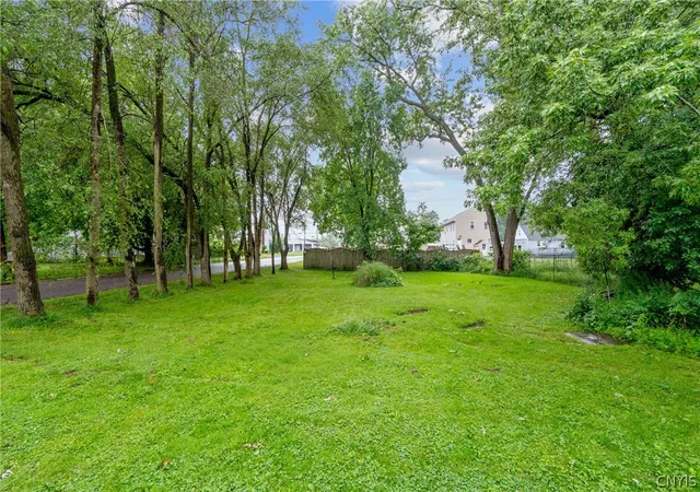 Photo 3 of Sale Pending at 401 Richfield Blvd, Syracuse, NY 13211 | MLS# S1692672 | Listing updated on 2026-08-23