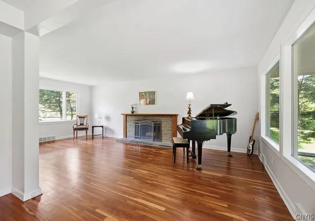 Photo 2 of Sale Pending at 424 Winkworth Pkwy, Syracuse, NY 13215 | MLS# S1689688 | Listing updated on 2026-09-02