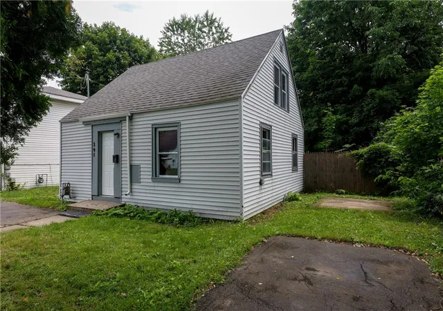 Photo 2 of Sale Pending at 291 Robert St, Elmira, NY 14904 | MLS# R1691711 | Listing updated on 2026-08-17