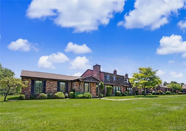Photo 1 of Sale Pending at 145 Wedgewood Dr, Williamsville, NY 14221 | MLS# B1692380 | Listing updated on 2026-08-27
