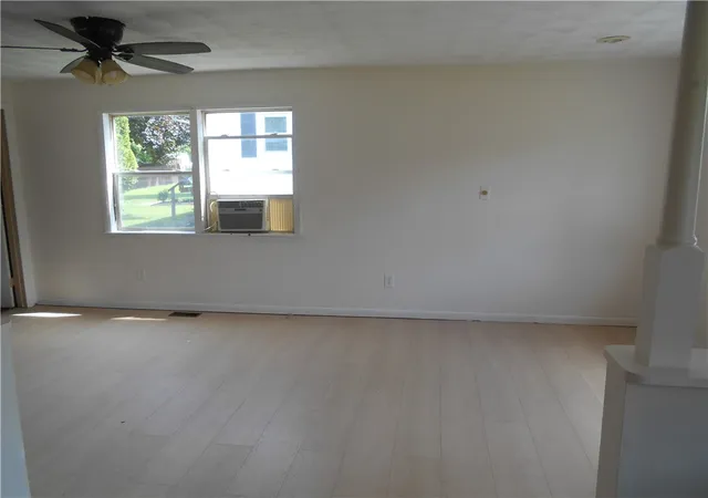 Photo 3 of Single family home for sale at 190 N Fulton St, Auburn, NY 13021 | MLS# R1693859 | Listing updated on 2026-08-28