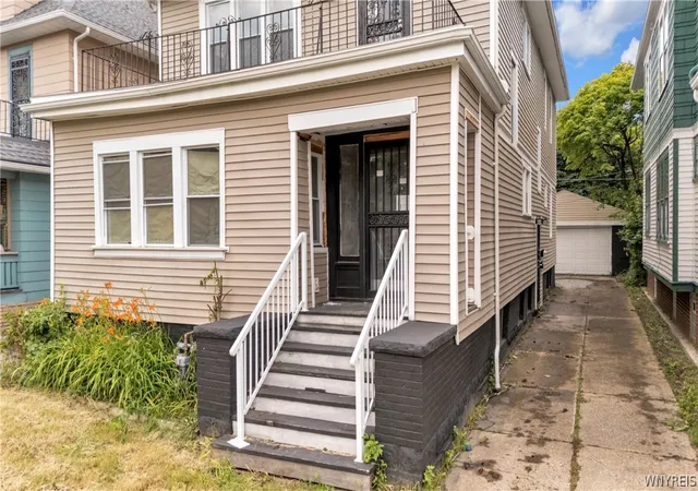 Listing Photo 5 - Condo for sale in building located at 70 Brunswick Blvd, Buffalo, NY 14208