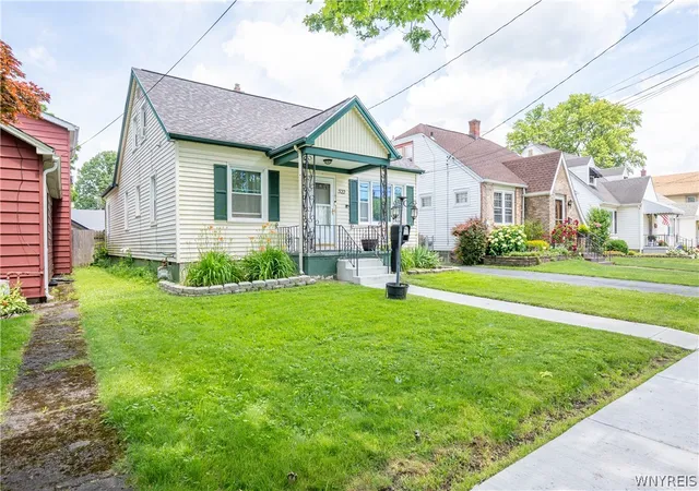 Photo 2 of Sale Pending at 522 E Thompson St, North Tonawanda, NY 14120 | MLS# B1692693 | Listing updated on 2026-08-19