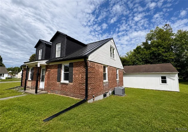 Photo 3 of Sale Pending at 312 Oakwood St, Rome, NY 13440 | MLS# S1693835 | Listing updated on 2026-09-03