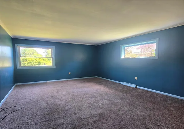 Photo 3 of Single family home for sale at 552 Liberty St, Elmira, NY 14904 | MLS# R1693016 | Listing updated on 2026-09-14