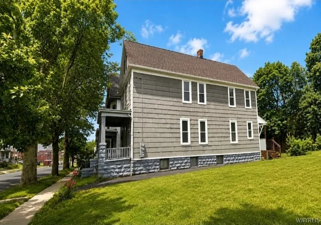 Photo 3 of Sale Pending at 251 Moselle St, Buffalo, NY 14211 | MLS# B1694109 | Listing updated on 2026-08-21