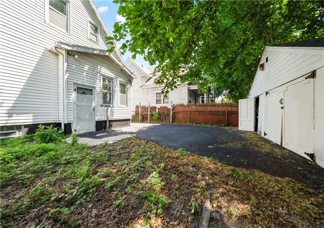 Photo 3 of Sale Pending at 101 Ernst St, Rochester, NY 14621 | MLS# R1694139 | Listing updated on 2026-08-10