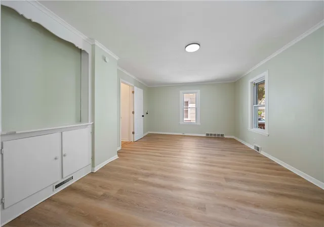 Photo 4 of Sale Pending at 101 Ernst St, Rochester, NY 14621 | MLS# R1694139 | Listing updated on 2026-08-10