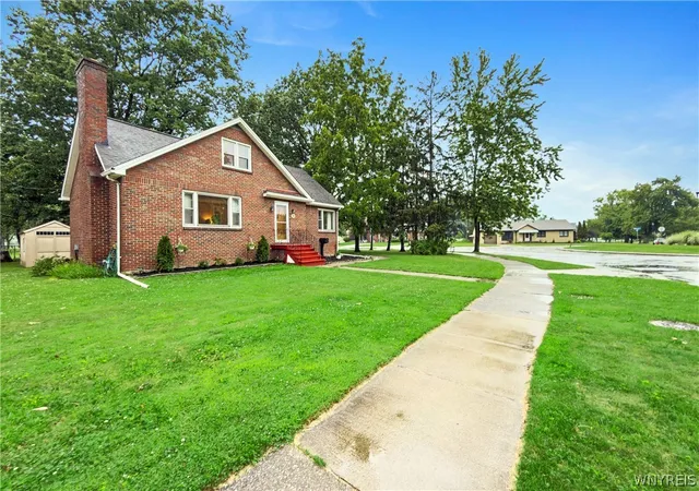 Photo 3 of Sale Pending at 11 S Shore Blvd, Buffalo, NY 14218 | MLS# B1694057 | Listing updated on 2026-08-31