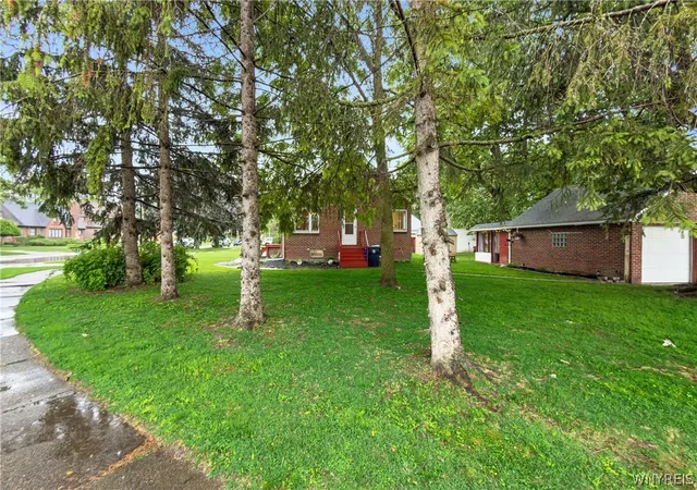 Photo 3 of Sale Pending at 11 S Shore Blvd, Buffalo, NY 14218 | MLS# B1694057 | Listing updated on 2026-08-31