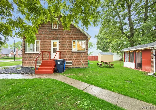 Photo 4 of Sale Pending at 11 S Shore Blvd, Buffalo, NY 14218 | MLS# B1694057 | Listing updated on 2026-08-31