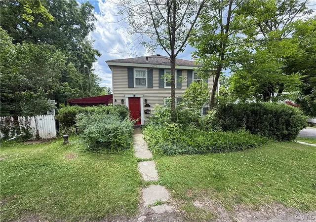 Photo 2 of Sale Pending at 211 Center St, Fayetteville, NY 13066 | MLS# S1692311 | Listing updated on 2026-08-24