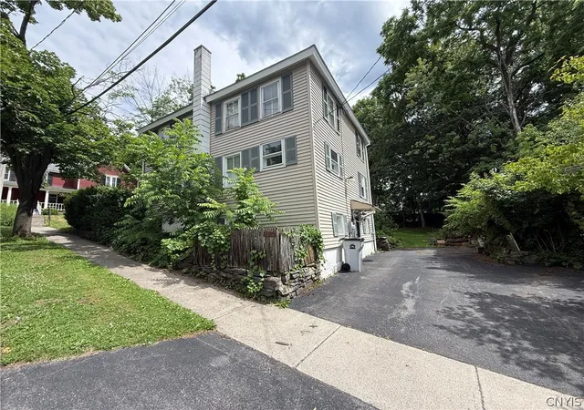 Photo 3 of Sale Pending at 211 Center St, Fayetteville, NY 13066 | MLS# S1692311 | Listing updated on 2026-08-24