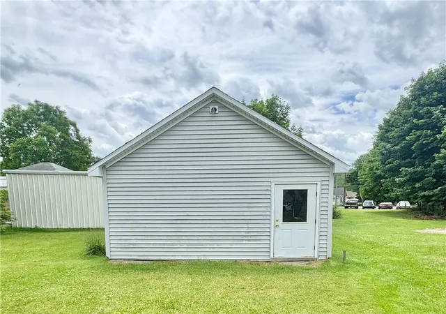 Photo 3 of Sale Pending at 503 Budd St, Elmira, NY 14904 | MLS# R1694384 | Listing updated on 2026-08-18