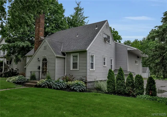 Photo 1 of Single family home for sale at 427 429 Pine St, Lockport, NY 14094 | MLS# B1693168 | Listing updated on 2026-08-17