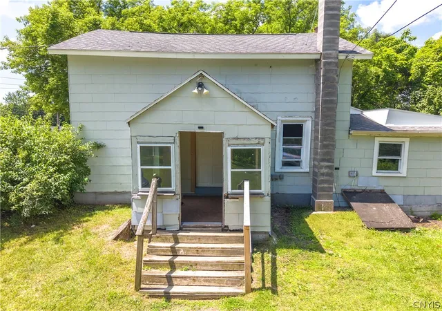 Photo 3 of Single family home for sale at 5319 Bear Rd, Syracuse, NY 13212 | MLS# S1694308 | Listing updated on 2026-09-09
