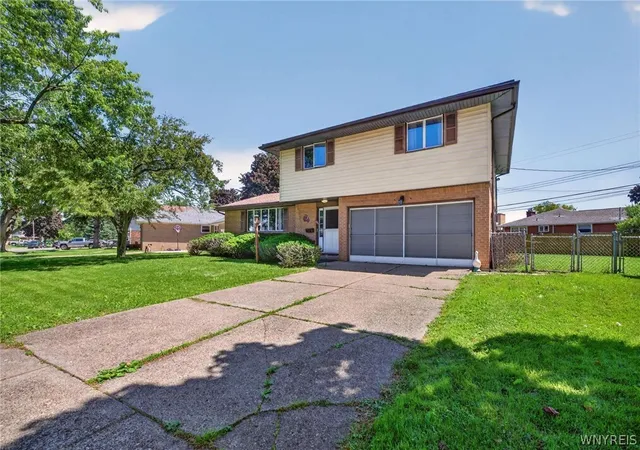 Photo 3 of Sale Pending at 8 Southgate Dr, Buffalo, NY 14224 | MLS# B1689759 | Listing updated on 2026-08-10