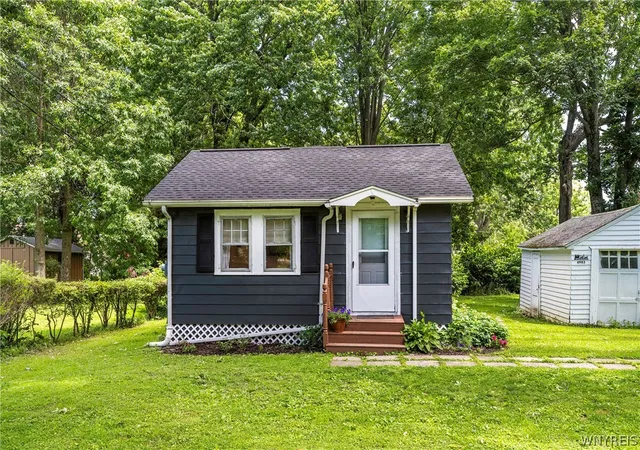 Photo 3 of Sale Pending at 6983 Schuyler Dr, Derby, NY 14047 | MLS# B1690579 | Listing updated on 2026-08-05