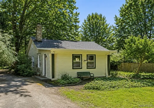 Photo 3 of Single family home for sale at 5875 Lakeview Ter, Lake View, NY 14085 | MLS# B1694714 | Listing updated on 2026-09-11
