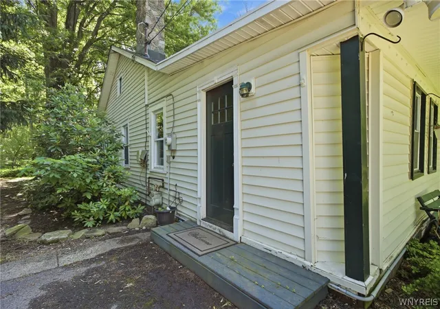 Photo 4 of Single family home for sale at 5875 Lakeview Ter, Lake View, NY 14085 | MLS# B1694714 | Listing updated on 2026-09-11