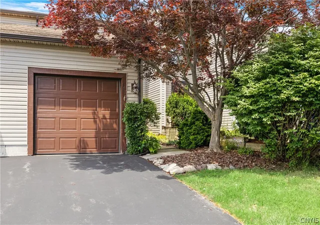 Photo 3 of Sale Pending at 113 Signal Ridge, Syracuse, NY 13209 | MLS# S1692621 | Listing updated on 2026-08-13