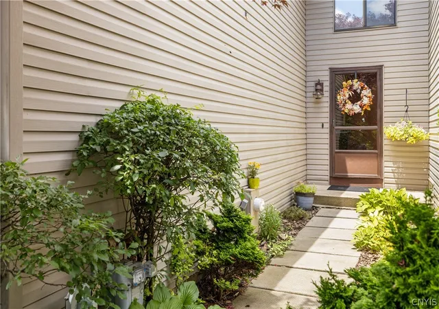 Photo 4 of Sale Pending at 113 Signal Ridge, Syracuse, NY 13209 | MLS# S1692621 | Listing updated on 2026-08-13