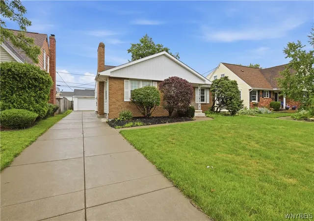 Photo 2 of Single family home for sale at 137 Cornwall Ave, Tonawanda, NY 14150 | MLS# B1694788 | Listing updated on 2026-09-22