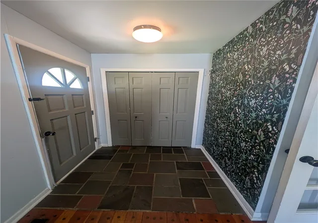 Photo 3 of Single family home for sale at 60 Pleasant St, Corning, NY 14830 | MLS# R1694574 | Listing updated on 2026-09-14