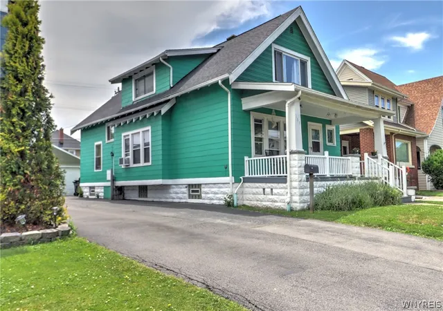 Photo 2 of Sale Pending at 169 Parkwood Ave, Buffalo, NY 14217 | MLS# B1695014 | Listing updated on 2026-09-16
