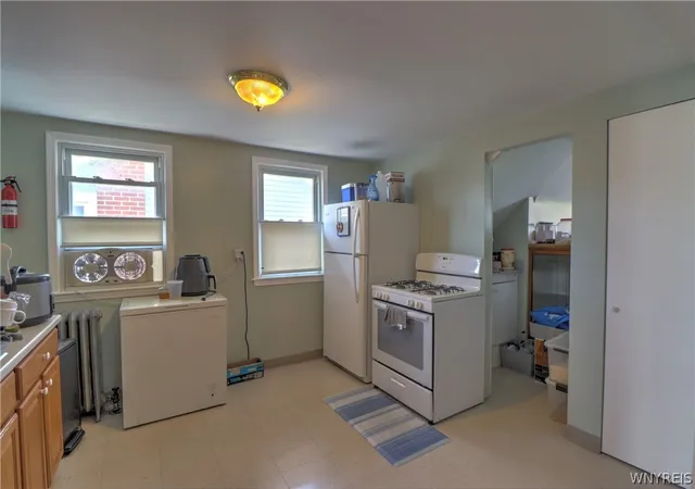 Photo 4 of Sale Pending at 169 Parkwood Ave, Buffalo, NY 14217 | MLS# B1695014 | Listing updated on 2026-09-16