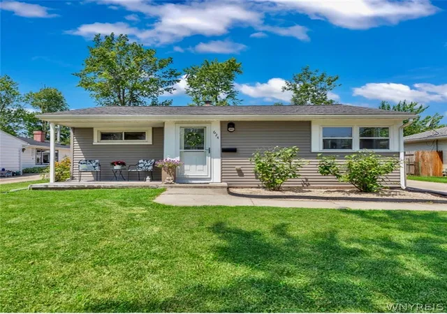Photo 1 of Sale Pending at 624 Montrose Ave, Buffalo, NY 14223 | MLS# B1695160 | Listing updated on 2026-08-25