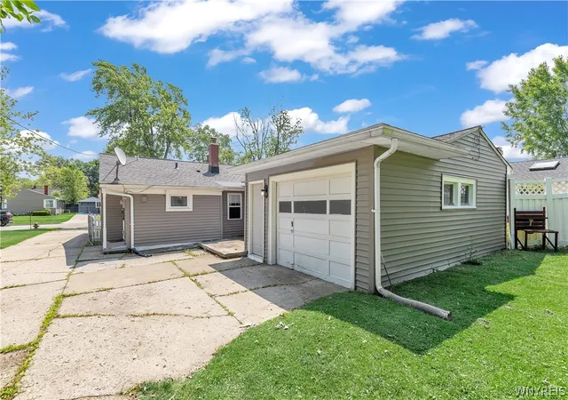 Photo 3 of Sale Pending at 624 Montrose Ave, Buffalo, NY 14223 | MLS# B1695160 | Listing updated on 2026-08-25