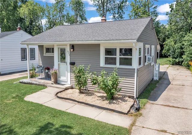 Photo 3 of Sale Pending at 624 Montrose Ave, Buffalo, NY 14223 | MLS# B1695160 | Listing updated on 2026-08-25
