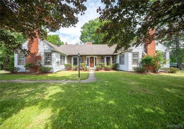 Photo 2 of Single family home for sale at 260 S Forest Rd, Buffalo, NY 14221 | MLS# B1695344 | Listing updated on 2026-08-23