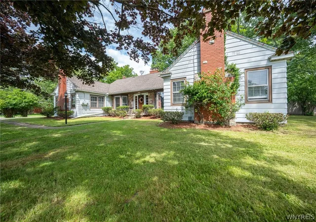 Photo 3 of Single family home for sale at 260 S Forest Rd, Buffalo, NY 14221 | MLS# B1695344 | Listing updated on 2026-08-23