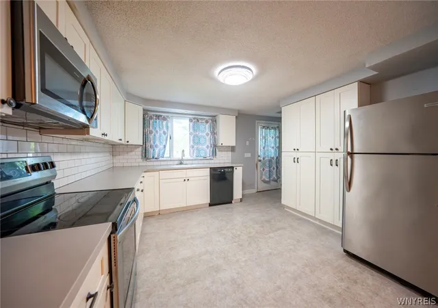 Photo 4 of Single family home for sale at 260 S Forest Rd, Buffalo, NY 14221 | MLS# B1695344 | Listing updated on 2026-08-23