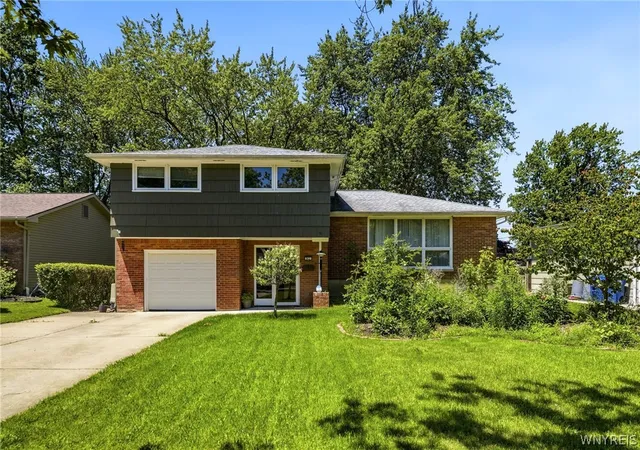 Photo 1 of Single family home for sale at 10 Cottonwood Dr, Buffalo, NY 14221 | MLS# B1695004 | Listing updated on 2026-09-05