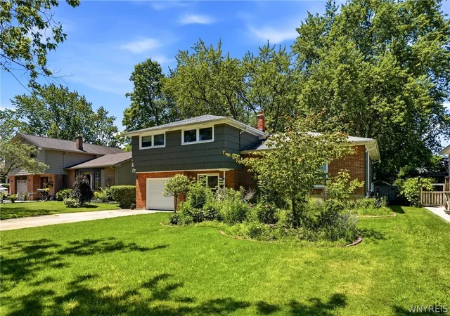 Photo 2 of Single family home for sale at 10 Cottonwood Dr, Buffalo, NY 14221 | MLS# B1695004 | Listing updated on 2026-09-05